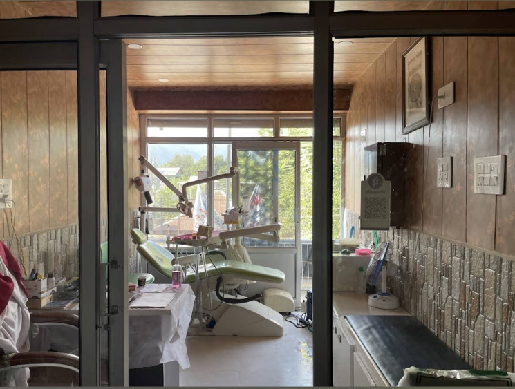 SK Dental Kupwara – modern treatment room